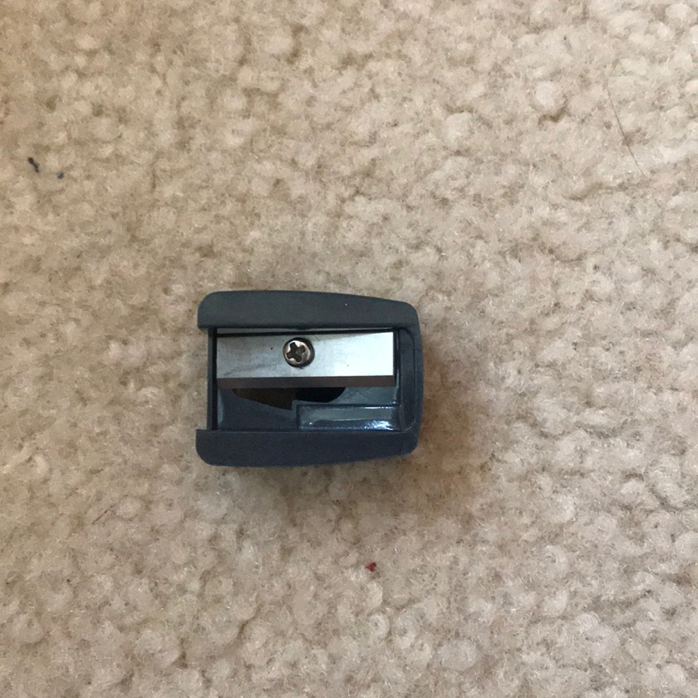 Makeup pencil sharpener